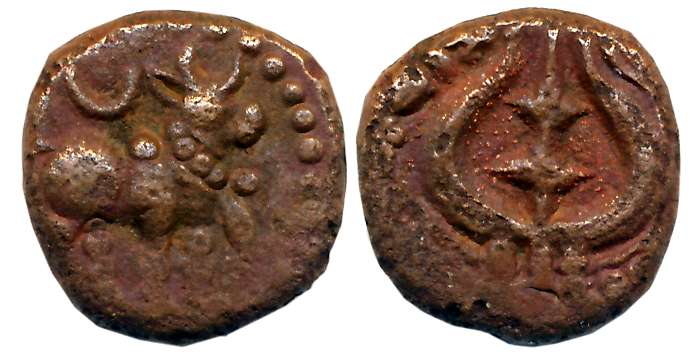 Nayakas, Copper, 3.82g, Obv: Bull decorated facing right within dotted border, Rev: Trishu