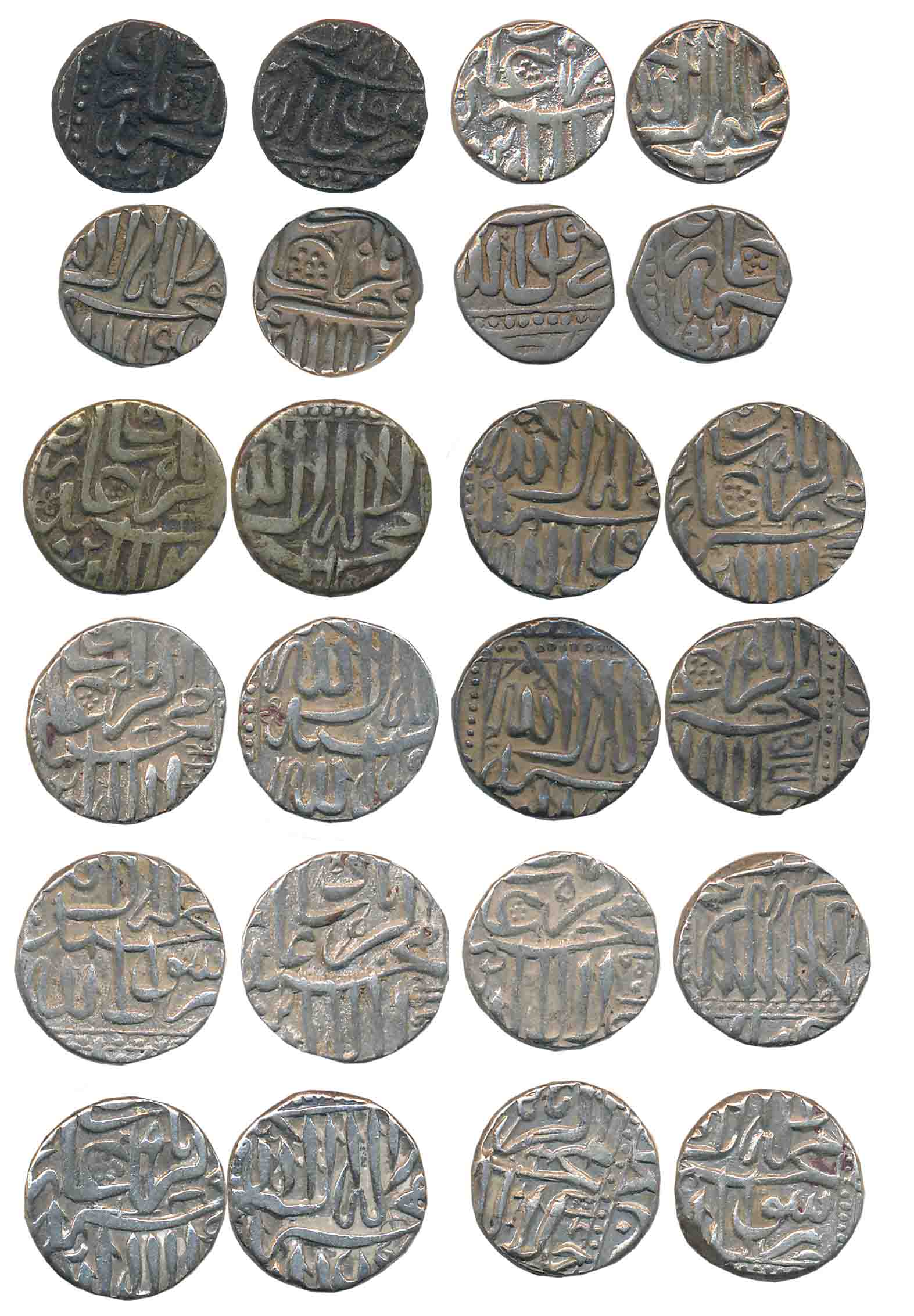Akbar, Silver (12), Mahmudi (8), 1/2 Mahmudi (4), “Baglana” issue, various dates. Very fin