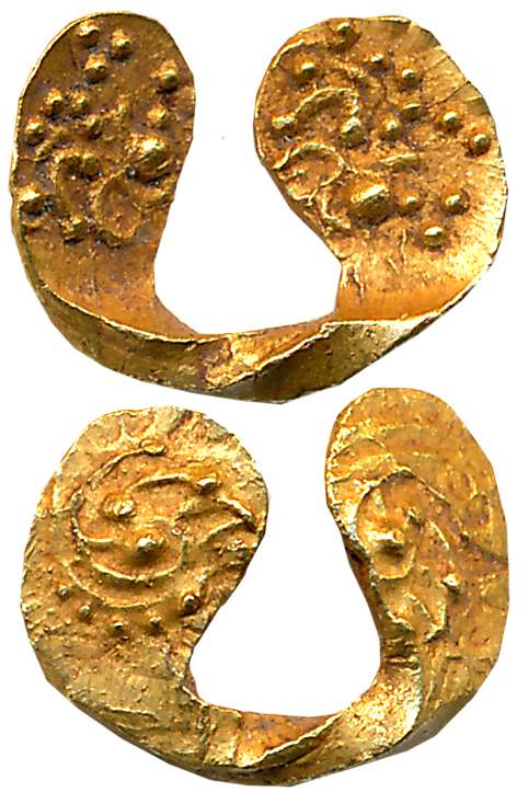 Kadambas of Hangal, Uninscribed ‘U’-shaped Gold Fanam, 0.38g, Obv: On extremities retrospe