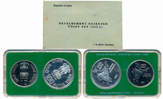 1982, Development Oriented Coins, Uncirculated Set of 2, Rupees 100 & 10, “National Integr