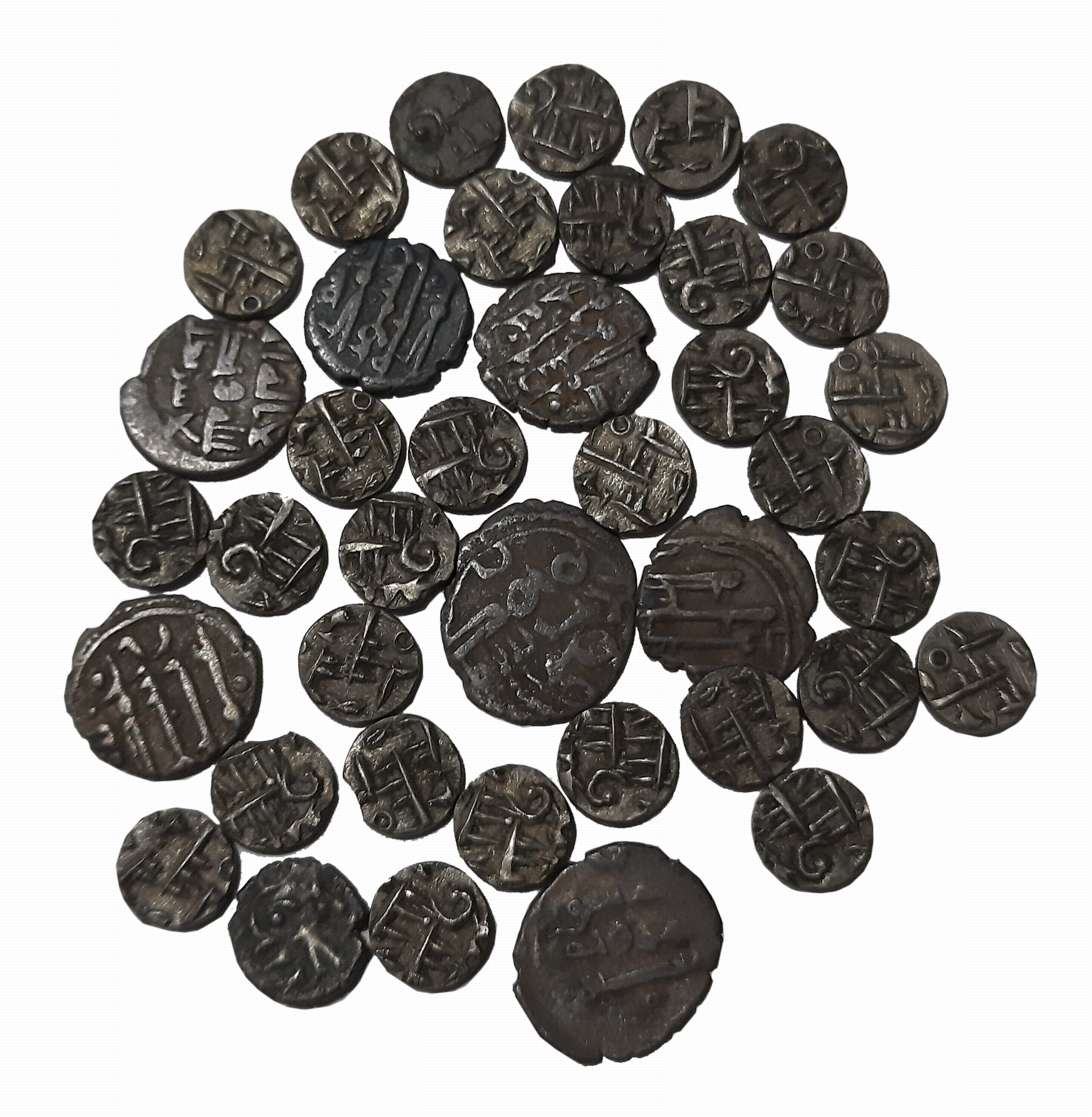 Amirs of Sindh, Silver Various rulers. Very fine to very fine+. 39 coins.