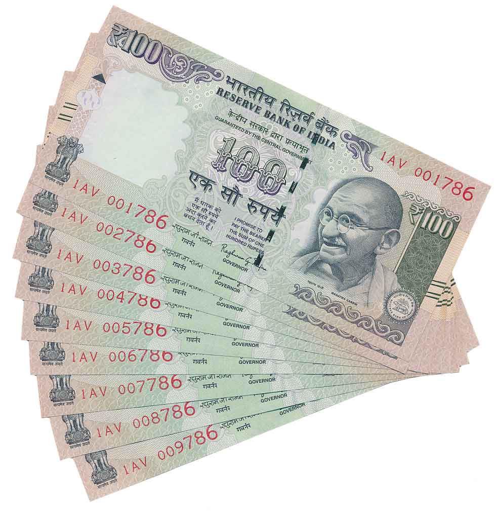 Rupees 100 (18), “D-104”, Fancy Number- 786, Prefix 1/AV, 2016, Signed Raghuram G. Rajan. 