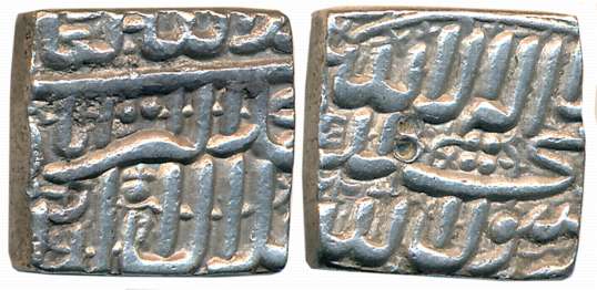 Akbar, Silver Square Rupee, 11.29g, “Kalima” type, Dar us Sultanate Ahmedabad Mint (Off fl