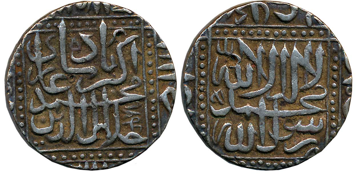 Akbar, Silver Rupee, 11.39g, “Kalima” type, Mint name off flan, legend within a dotted squ