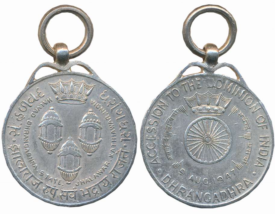 Dhrangadhra, Accession to India Medal, Silver Alloyed, 15.28g, Ashoka Chakra with diadem a