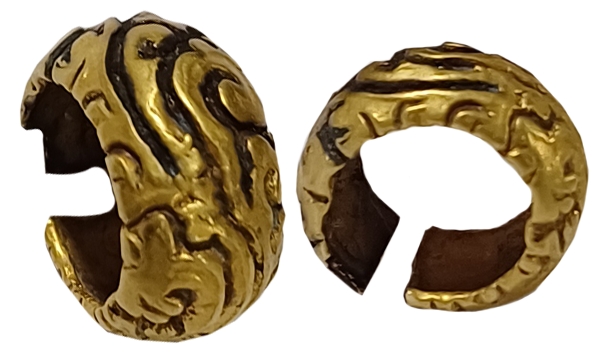 Gold Mukut/ Ring, 2.24g, with beautiful design. Very fine, very rare.