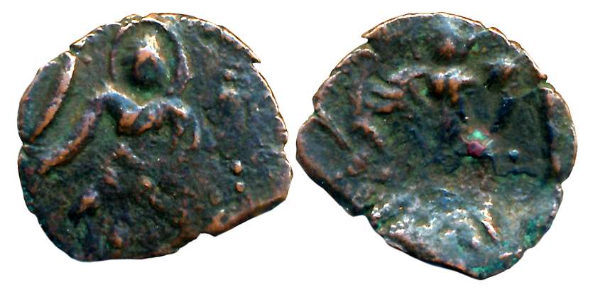 Kidarite Huns in Kashmir, Kushan type, Uninscribed Fractional, Copper, 1.30g, Obv: Nimbate