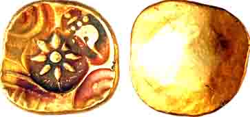 Yadavas of Devagiri, Singhana (c. AD 1200-1247), Gold, Padma Tanka, central punch of a lot