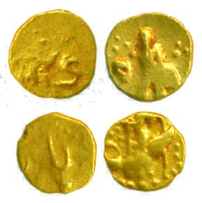 Gold (2), 0.18 and 0.18 g, ½ Fanam, probably Alamgir II’s Kharpa issues. Very Fine+, Scarc