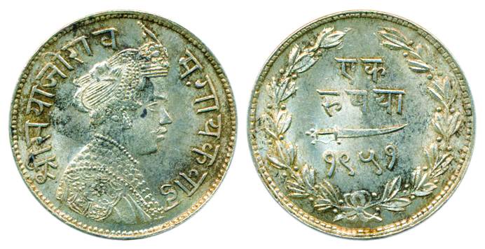 Sayaji Rao III, Silver Rupee, Small flan, VS 1951 (KM Y36a). Very Fine+, Scarce.