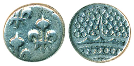 Fanon, Silver, 1.41 g, pearled crown on obv, 5 fleur-de-lis on rev, ND (1760), KM# 44. Ver