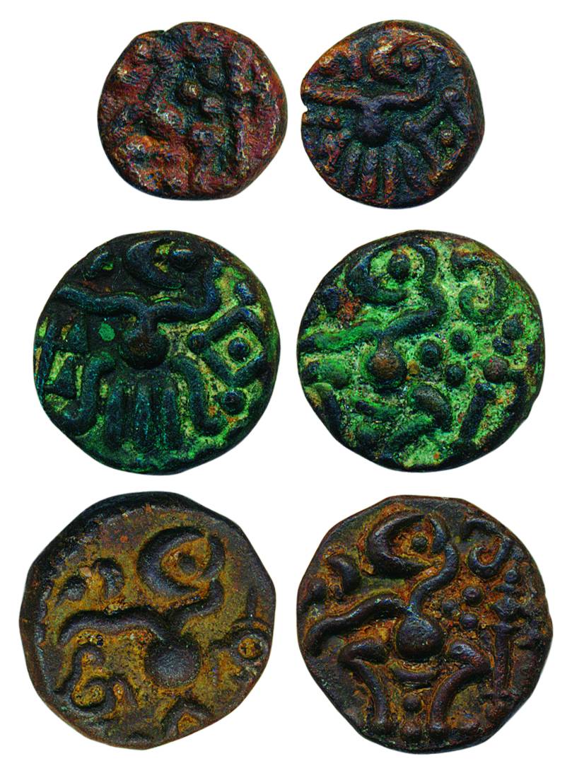 Venad Chera, Copper (3), obv standing figure with Conch (Shankha) and Discus (Chakra), sun