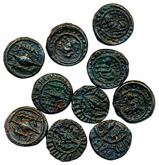 Vishnukudin, Copper (10), Obv: Bull to left, Rev: Conch shell between two Tridents. Extrem