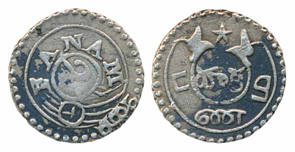 Silver Fanam, 0.86g, Obv: Buckled garter, value in Persian and English, Rev: Ribbon, star,