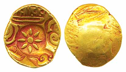 Yadavas of Devagiri, Mahadeva, Gold Gadyan, 3.79g, Boar type, central punch of a lotus flo