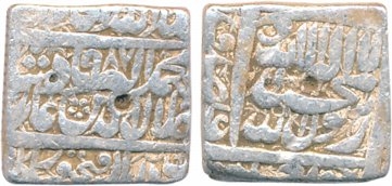 Akabr, Silver Square Rupee, 11.28g, Fathpur Mint, AH 987 (KM# 82.2). Very fine, scarce.