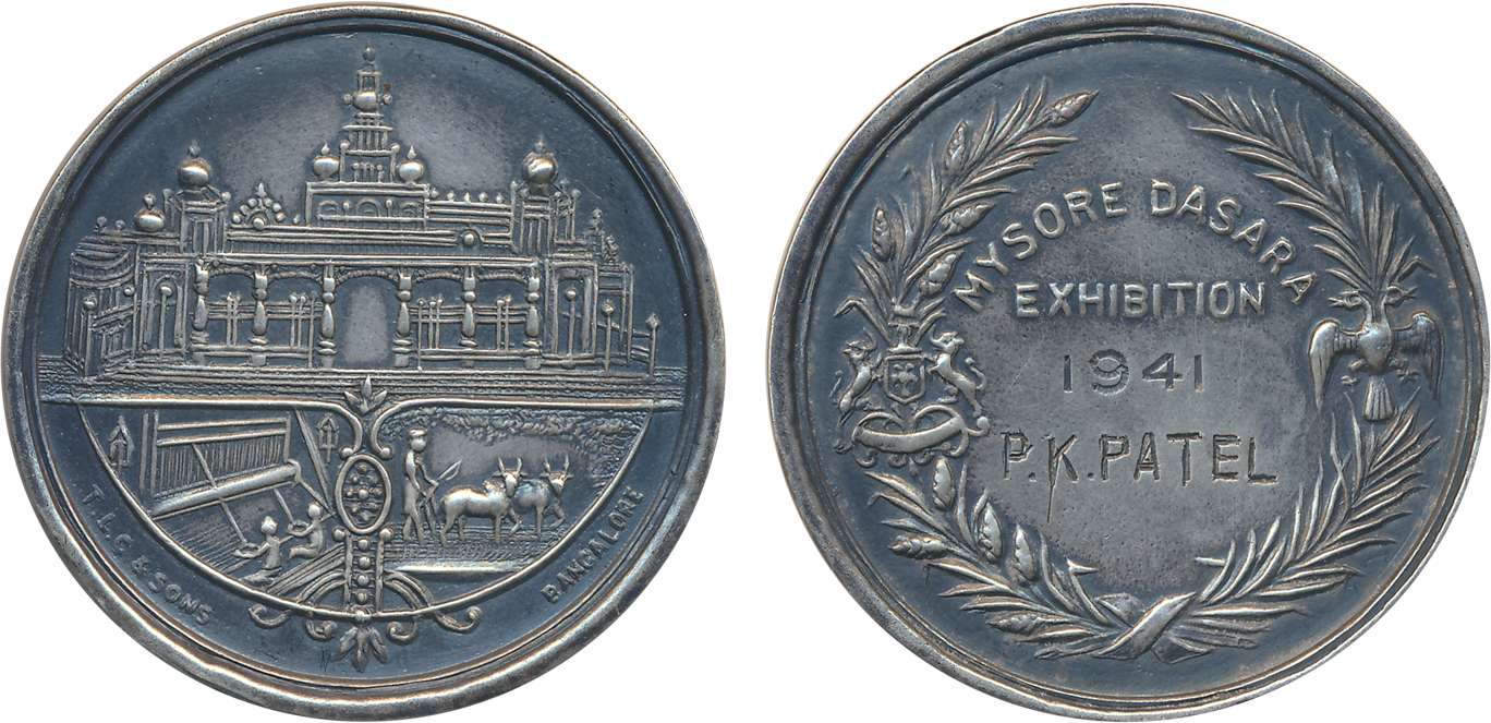 Mysore, Dusara Exhibition Silver Medal, 38.88g, 1941, Obv: Mysore Palace in the top field 
