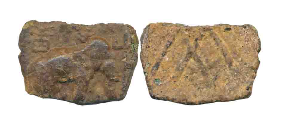 Sangam age Pandya, Copper, 6.31g, Obv: Elephant to right symbols above, Rev: Fish. Patinat