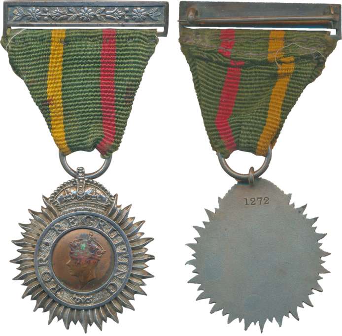 George V Silver Recruitment Badge 2nd world war issue. Obv: Portrait of George V. Rev: Rec