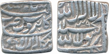 Akbar Silver Square Rupee 11.11g “Kaabe Roushan” couplet Bangala Mint (KM# 86.1). Very fin