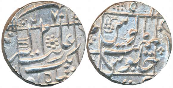 Aurangzeb, Silver Rupee, 11.62g, Junagadh Mint, Both sides legend within square (KM# 301.2