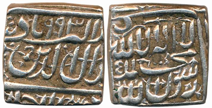 Akbar, Silver Square Rupee, 11.47g, Dar us Sultanate Ahmedabad Mint, AH 993 (KM# 82.1). Ve