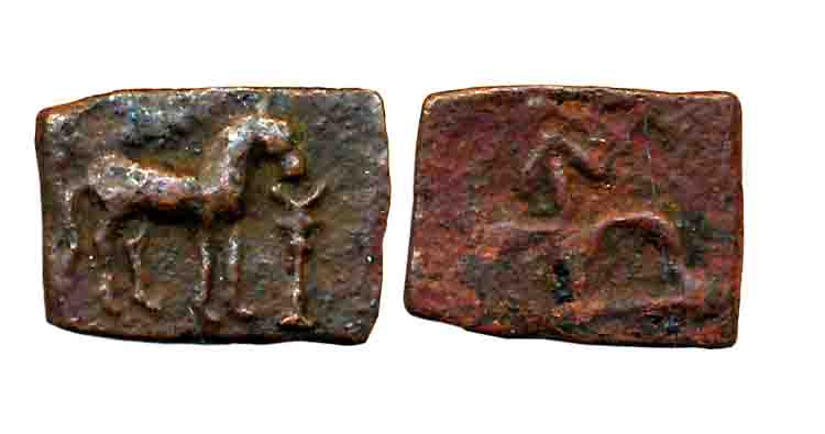 Sangam Cheras, Copper, 0.98g, Obv: Horse facing to right, in front of Yupa, Rev: Bow and a