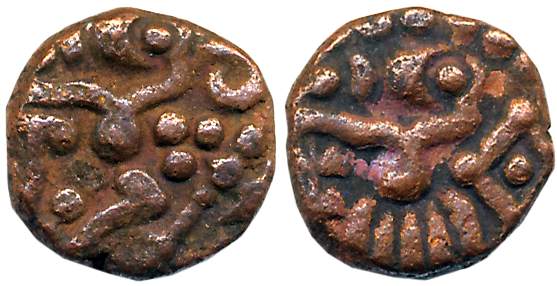 Venad Cheras, Copper, 1.77g, Obv: Stylised figure flanked by lamp and chuckram Rev: seated
