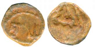 Ancient Vidarbha, Vakatakas(?), Lead, 1.29g, Obv: Trident and Brahmi letter “Wr”, Rev: Arc