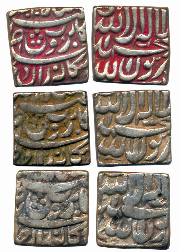Akbar, Silver Square Rupees (3), 11.34g, 11.31g, 10.98g, “Kaabe Roushan” couplet, Short co