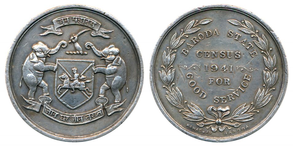 Baroda, Census Medal, Silver, 28.03g, Obv: Coat of arms of the state with legend “Jai Maha