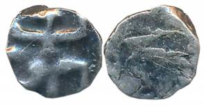 Vijaynagar Empire, Sri Vira Bukkaraya, Silver 1/2 Tara, 0.12g, Obv: Warrior running to rig
