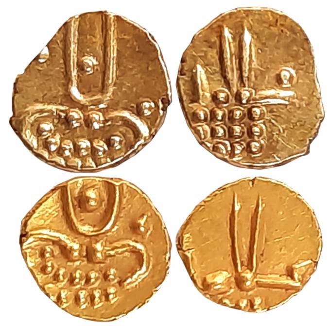 Hoysalas of Dwarasamudra, Gold Fanam (2), 0.42g, 0.39g, Obv: Lion to right crescent above,