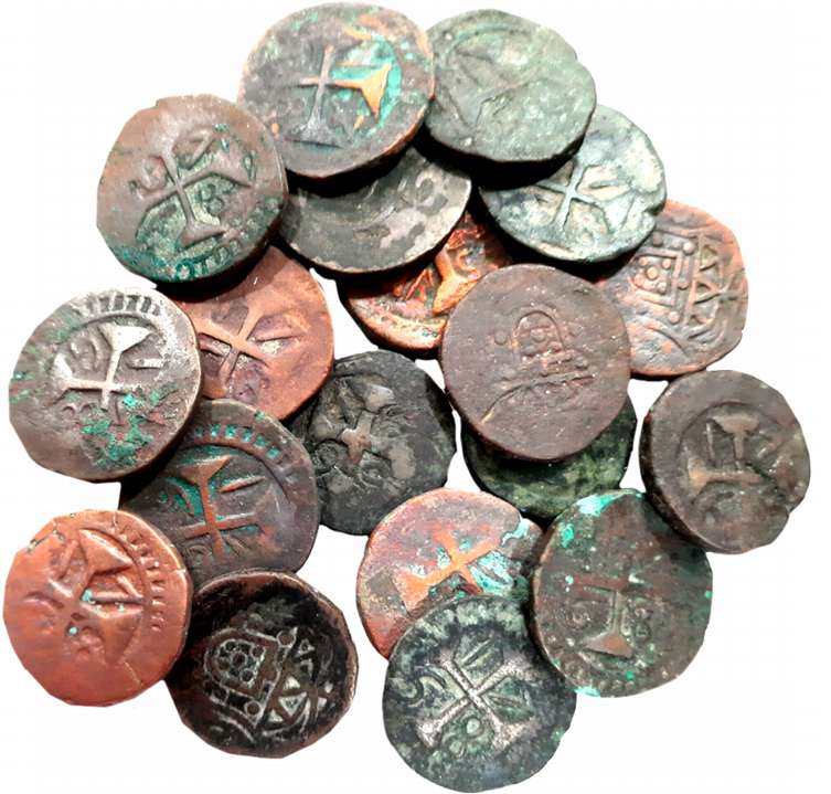 Diu, Copper Atia (19), 1768 (15) (KM# 38), 1778 (2) (KM# 42), 1799 (2) (KM# 46). Fine to v